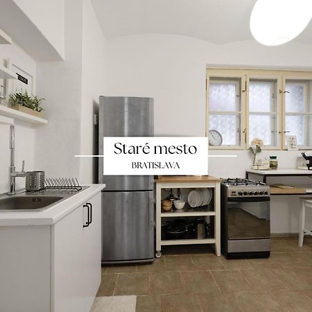 Stylish Historical Apartment + Backyard Bratislava Luaran gambar