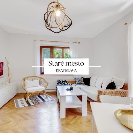 Stylish Historical Apartment + Backyard Bratislava Luaran gambar