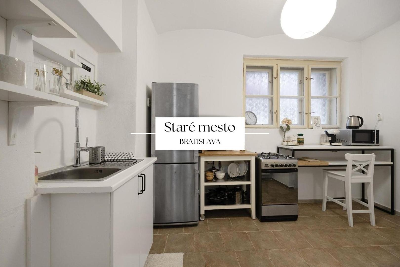 Stylish Historical Apartment + Backyard Bratislava Luaran gambar